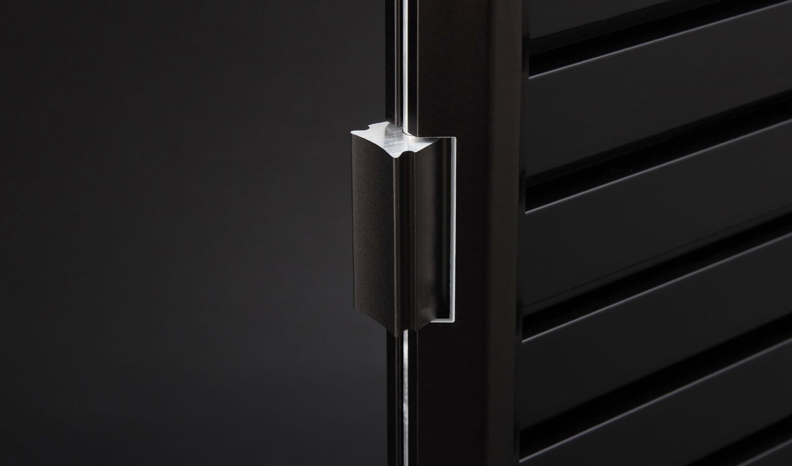 NeXtrac built-in hinges