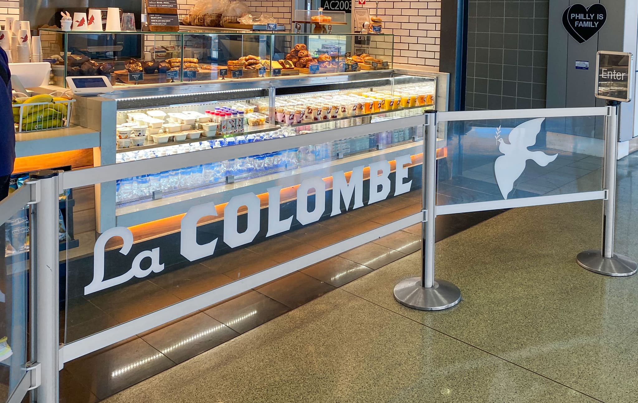 Rigid Rail barriers with printed graphics guide customers to the La Colombe counter at Philadelphia International Airport.
