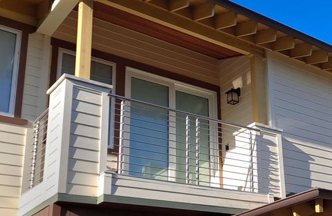 Cross Bar railing on an outside balcony