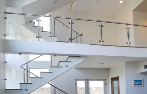 Glass clip guardrail and cable railing on a residential staircase