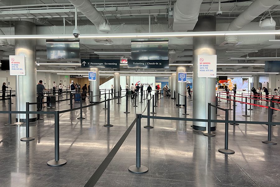 Retractable belt stanchions in a cruise terminal