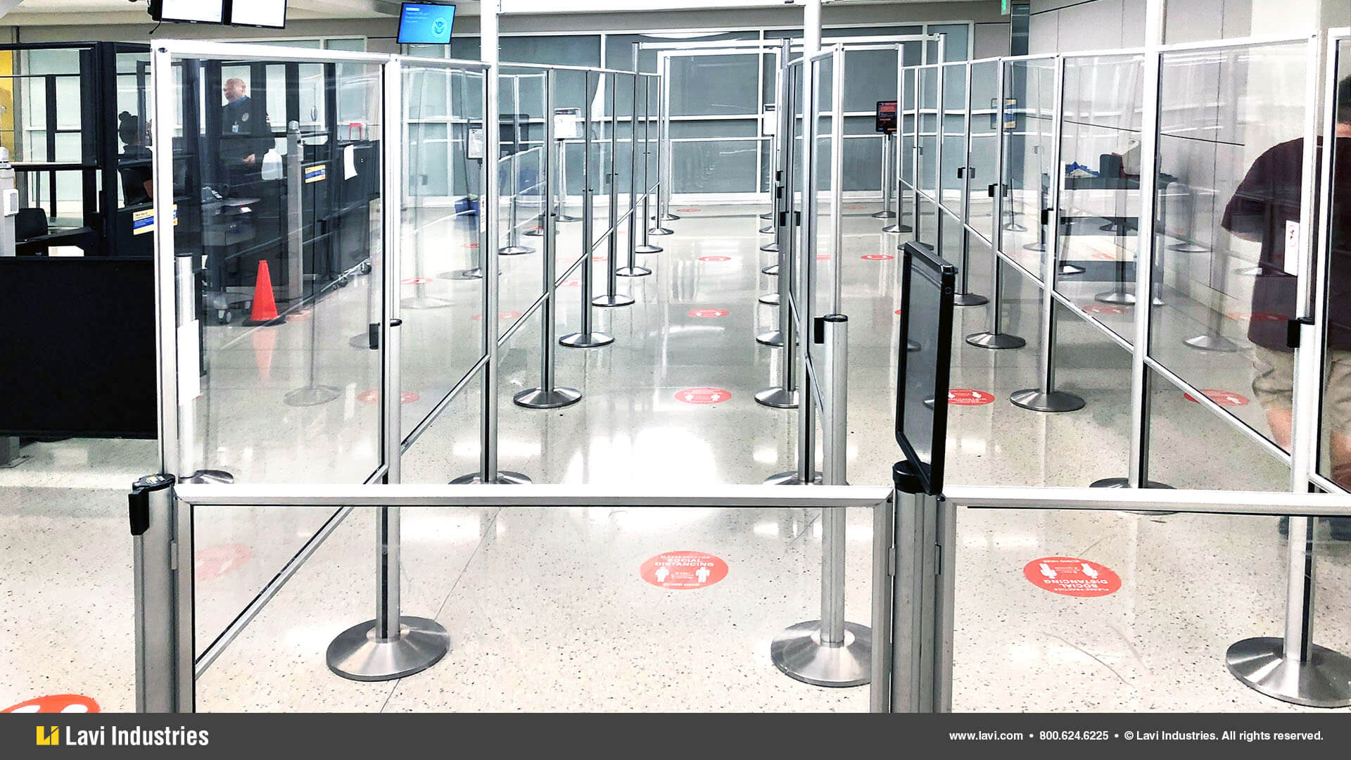 Airport,Barriers,Queuing,Signage,SocialDistancing,RigidRail,Stanchions,QueueGuard