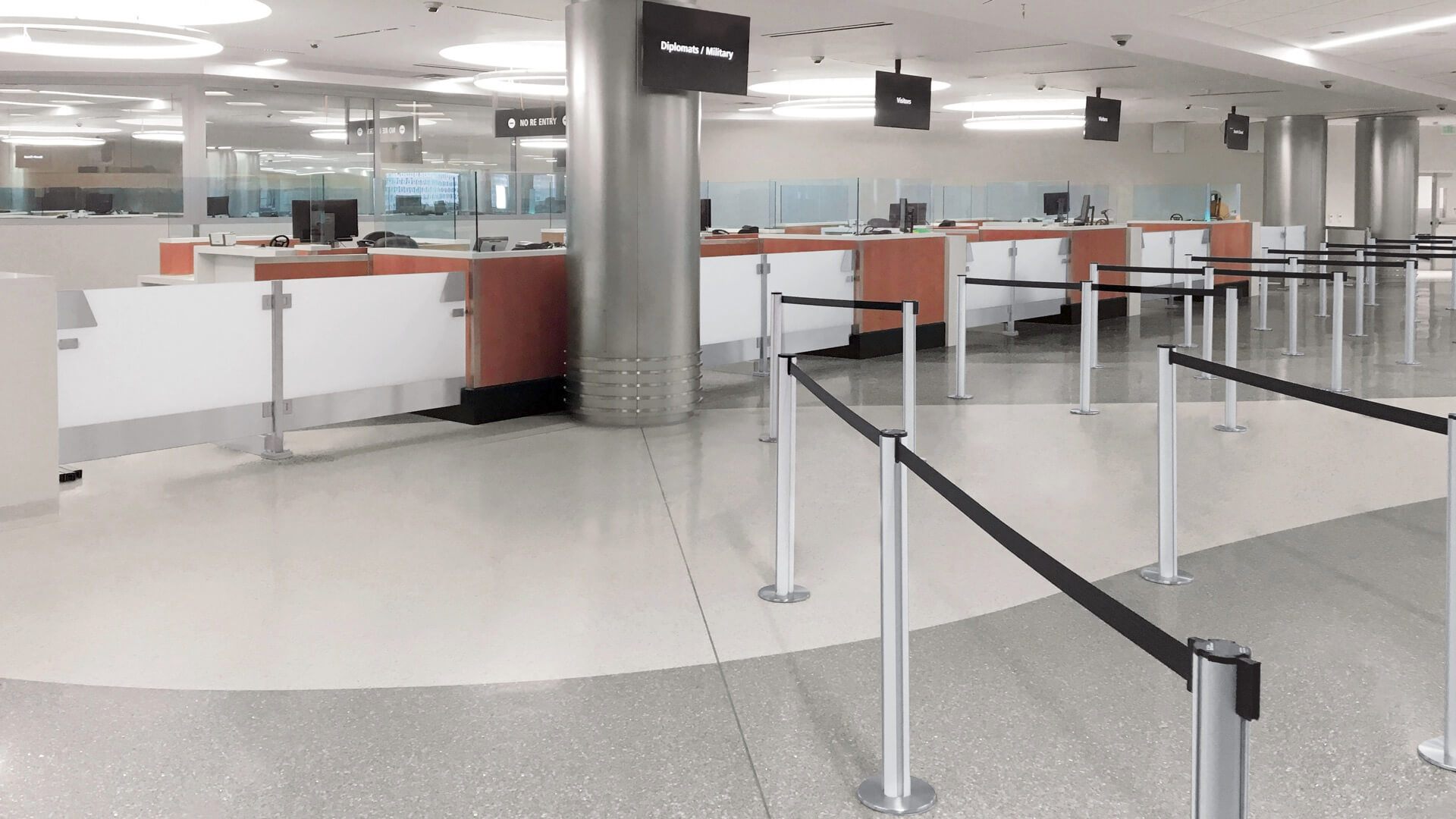 Airport,Queuing,Stanchions,MagneticBase,CurtainWall,Design/Architecture,Railings,GlassRailing,Security,Barriers