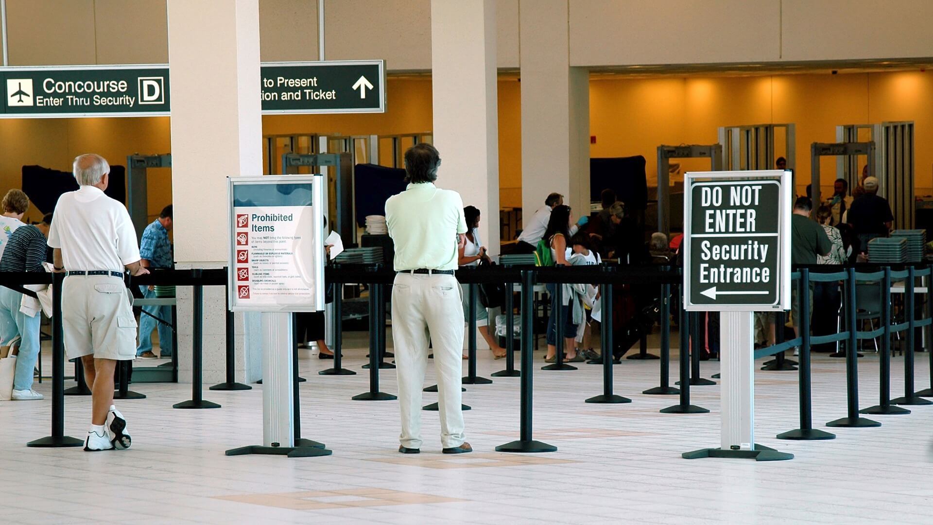 Airport,Queuing,Stanchions,Signage,Directrac