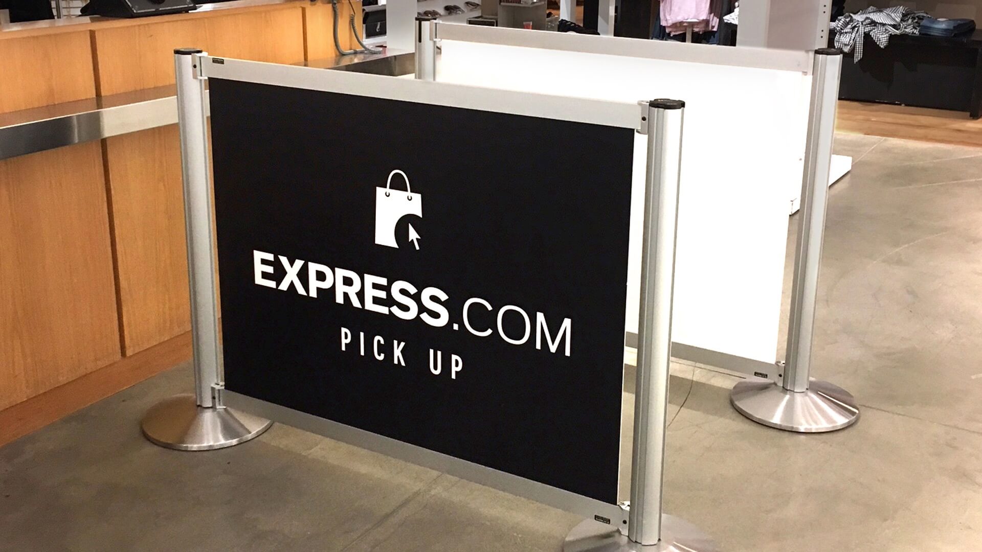 Retail,Queuing,Stanchions,Signage,RigidRail
