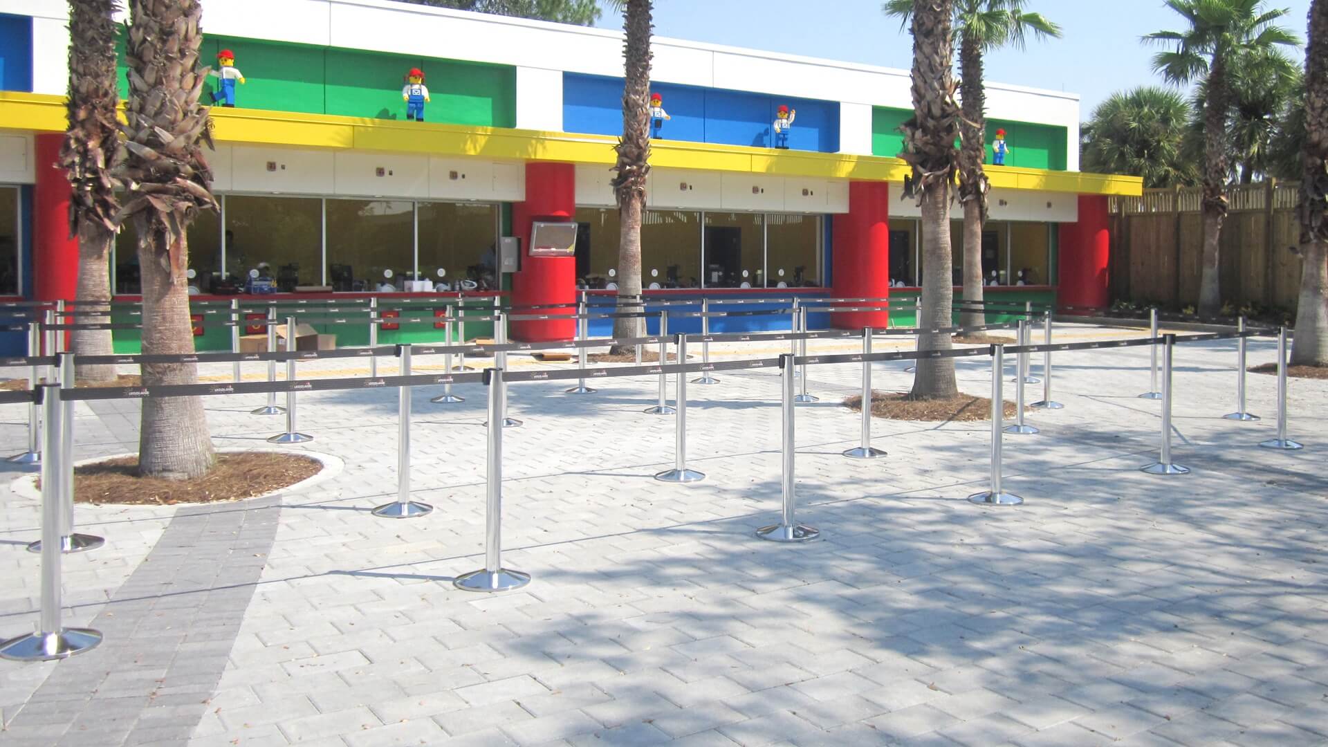 AmusementPark,Stanchions,Queuing