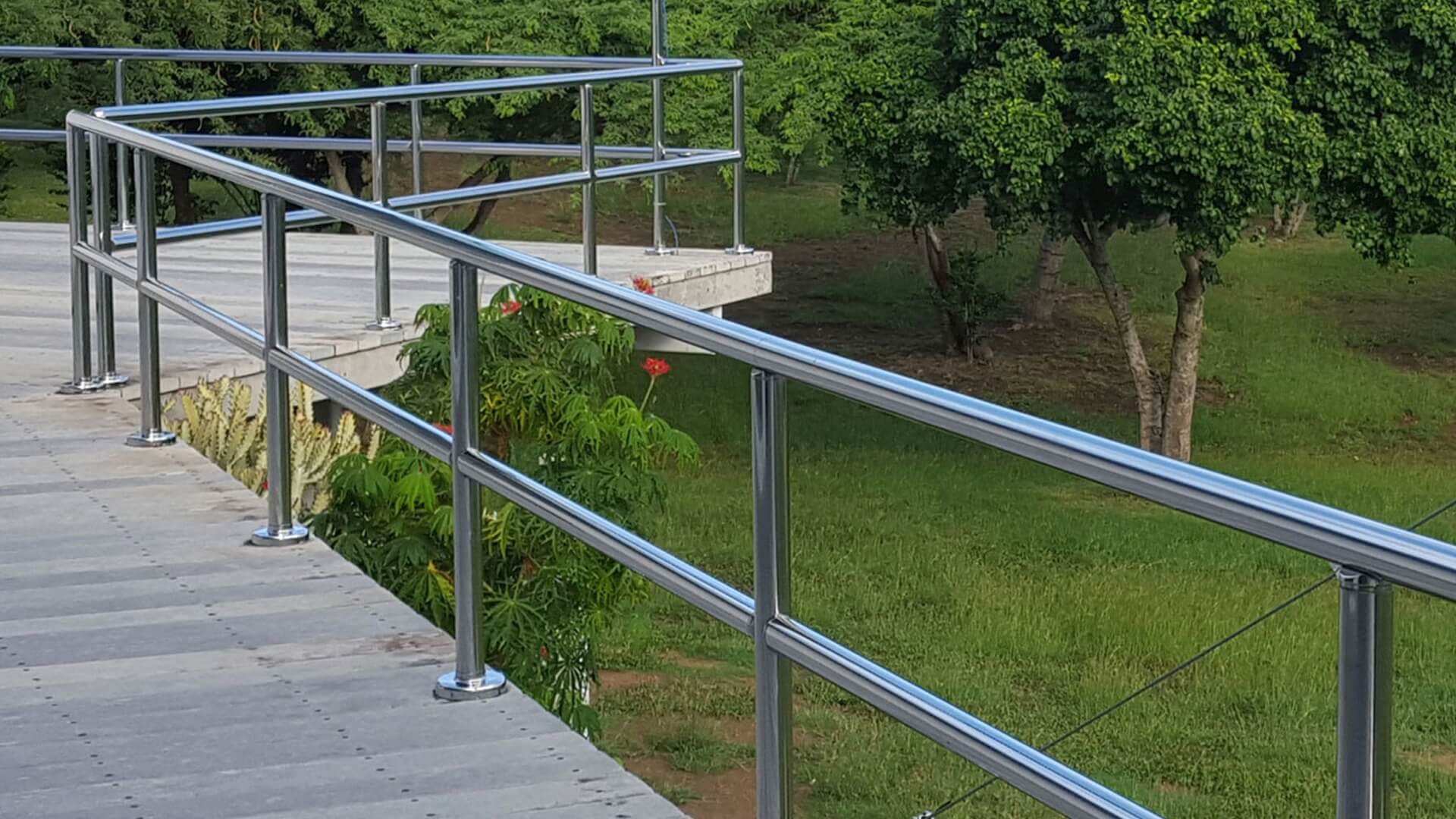 Commercial,Design/Architecture,Railings,StainlessSteelRailing,FlushFittings,Hanrail,Guardrail