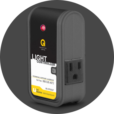 Wireless Lavi electronic queuing light controller dial, with a power indicator light.