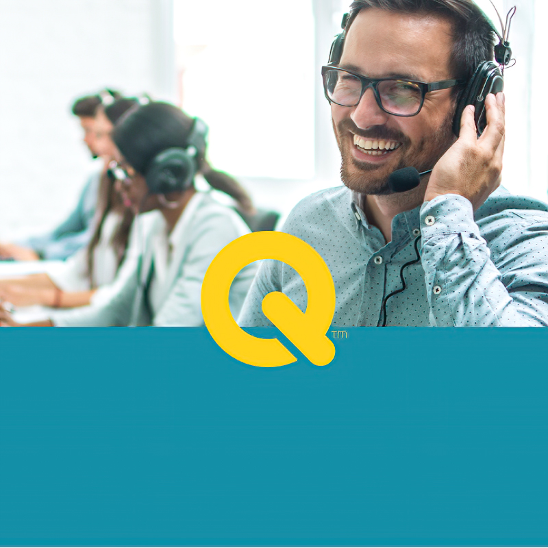 Section separated by a Q logo, with the left being a blue background and the right having a smiling helpdesk support team member, on a phone-call with a customer.